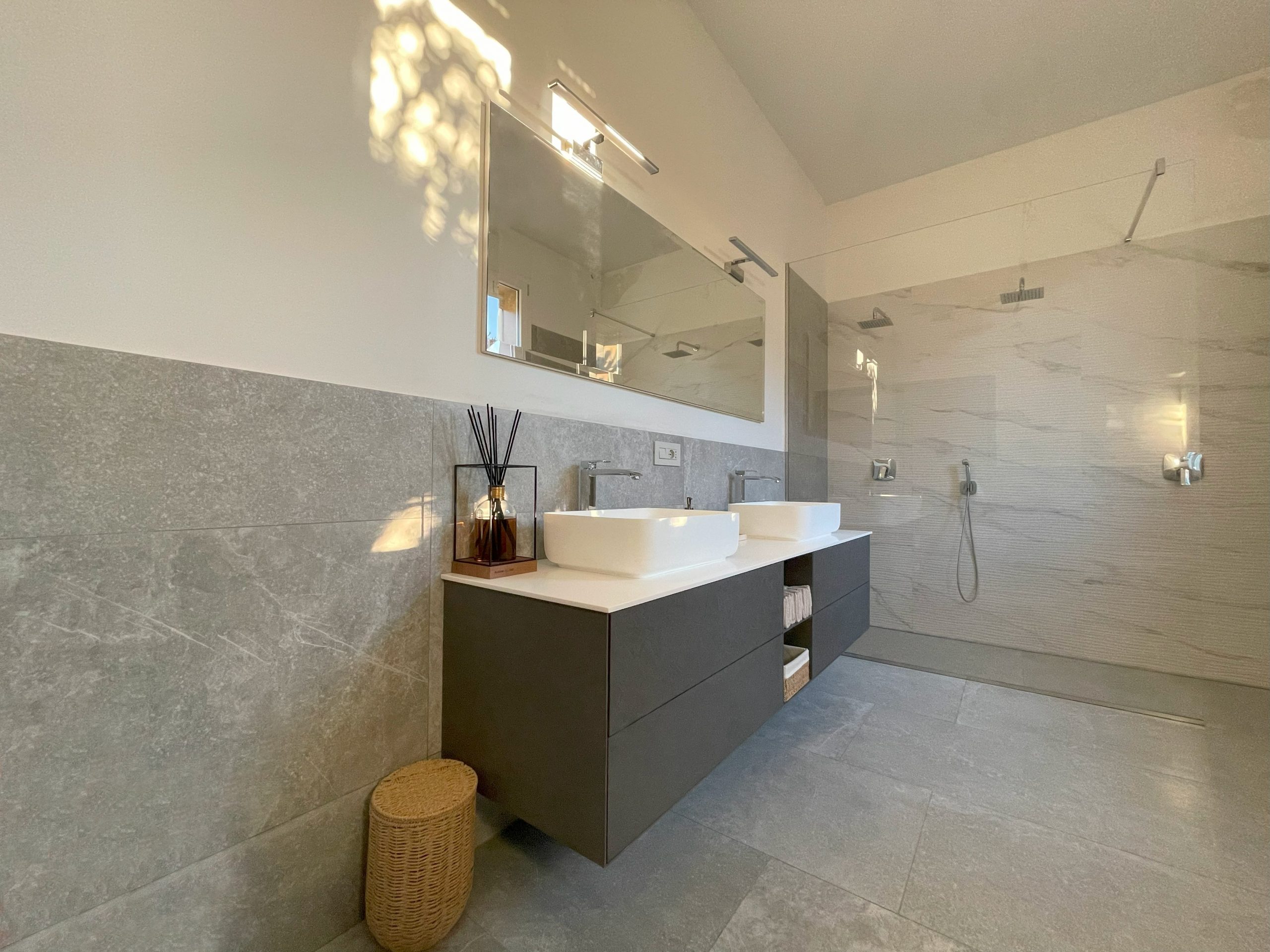 OMNIA | Mobile bagno